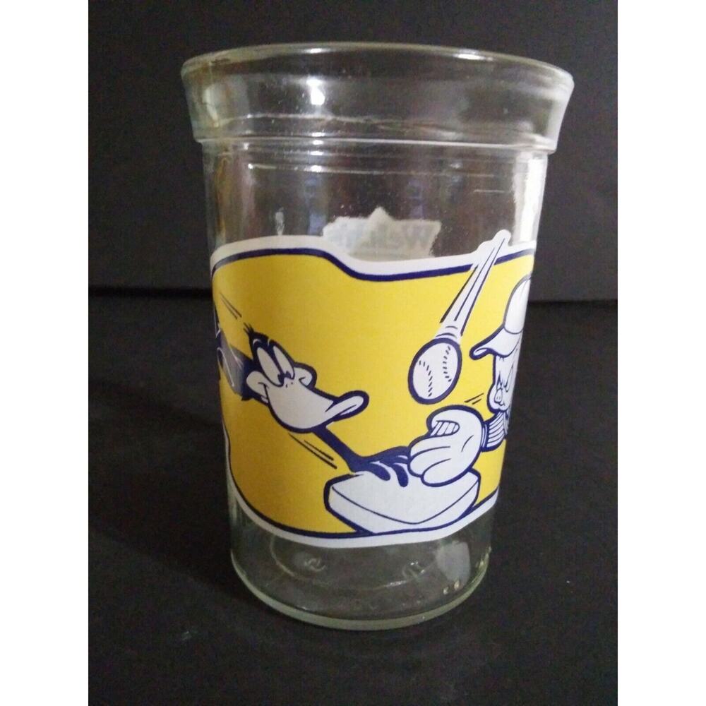 Welchs Looney Tunes  Collector Series Daddy Duck Baseball Glass